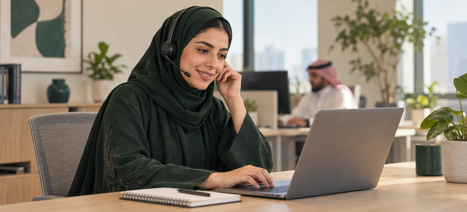 Motaded support team member helping a client over a headset